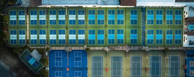 Drone overhead photo of a line of pickleball courts.