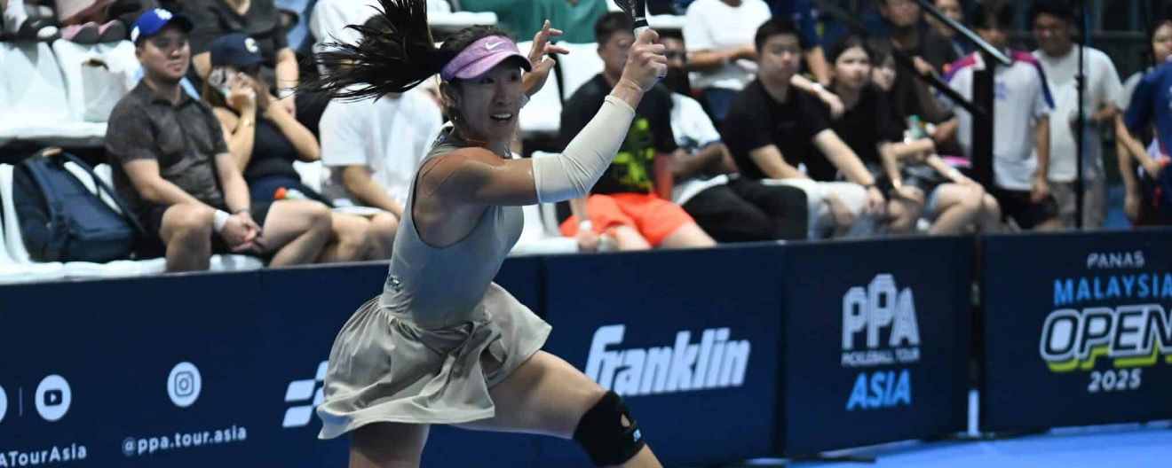 Yufei Long hitting a return.