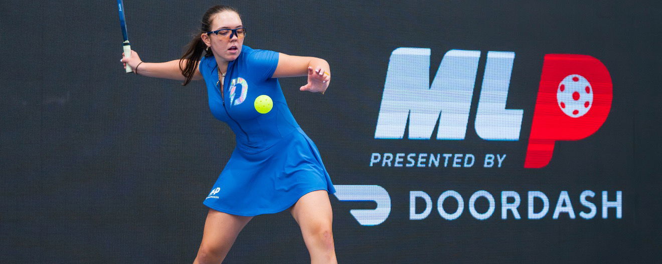 Jorja Johnson serving a ball.