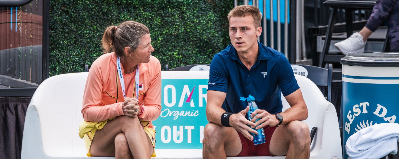 Leigh Waters coaching Christian Alshon.