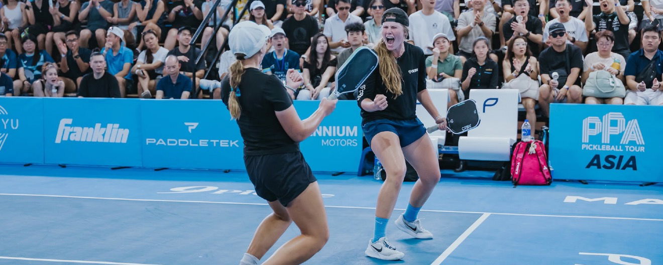 Danni-Elle Townsend and Nicola Schoeman on the court.