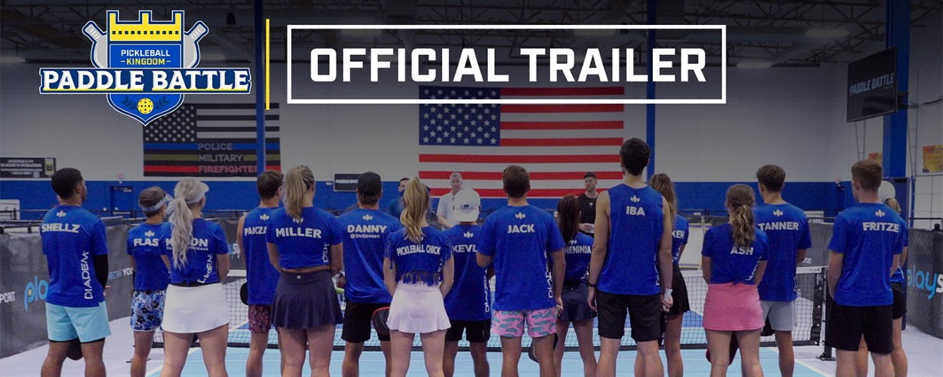 Sixteen players standing in front of a flag.