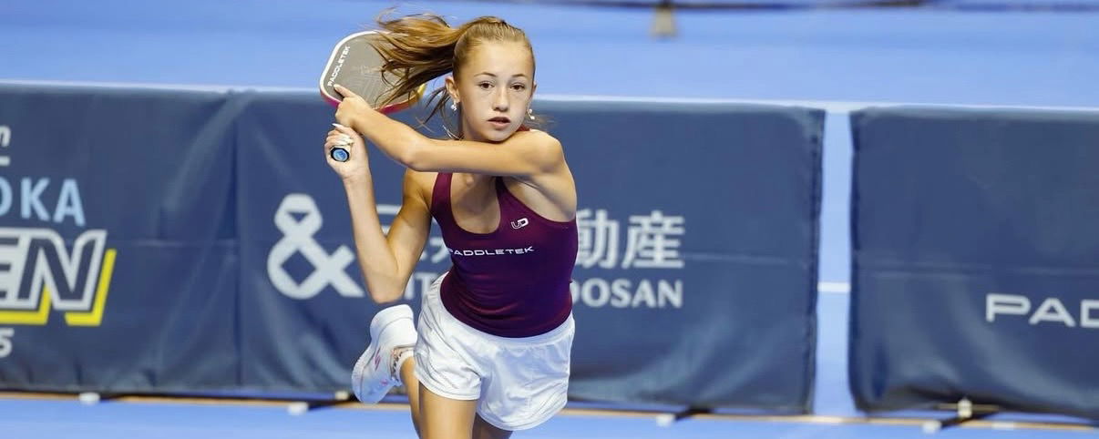 Leah Jones playing pro pickleball.