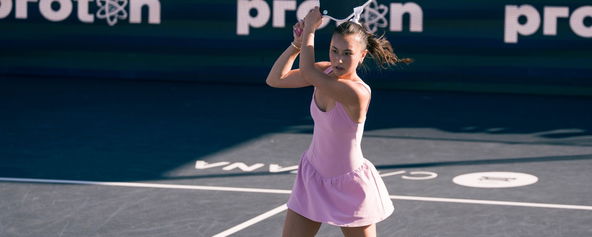ALix Truong playing pro pickleball.