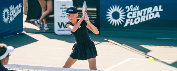 Elsie Hendershot competing on the PPA Tour.