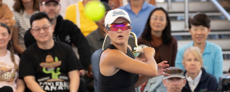Anna Bright watching her return sail over the net during a PPA Tour match.
