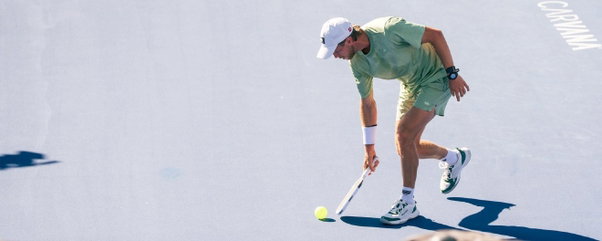 Rafael Lenhard in a green outfit.