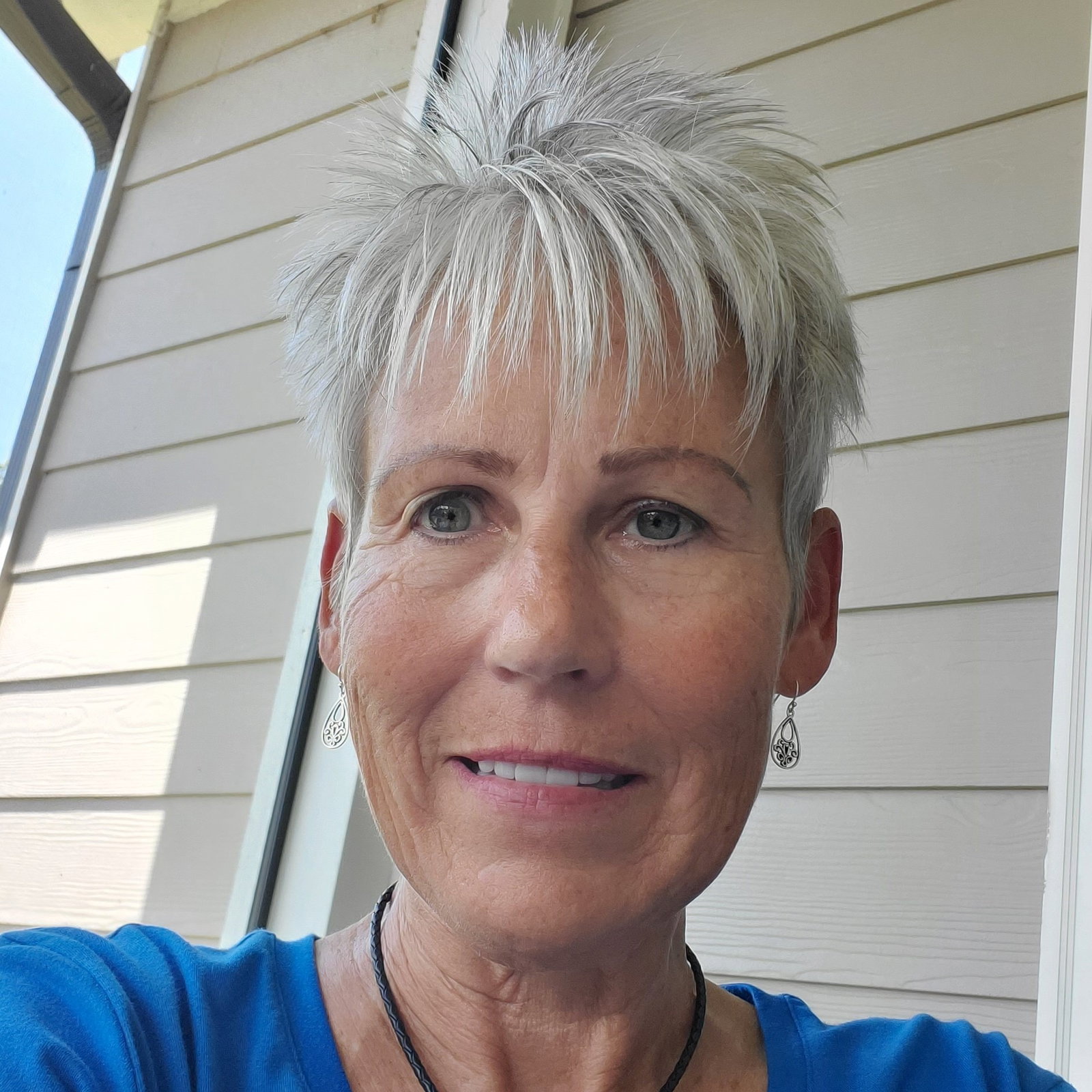 Vicki  James 