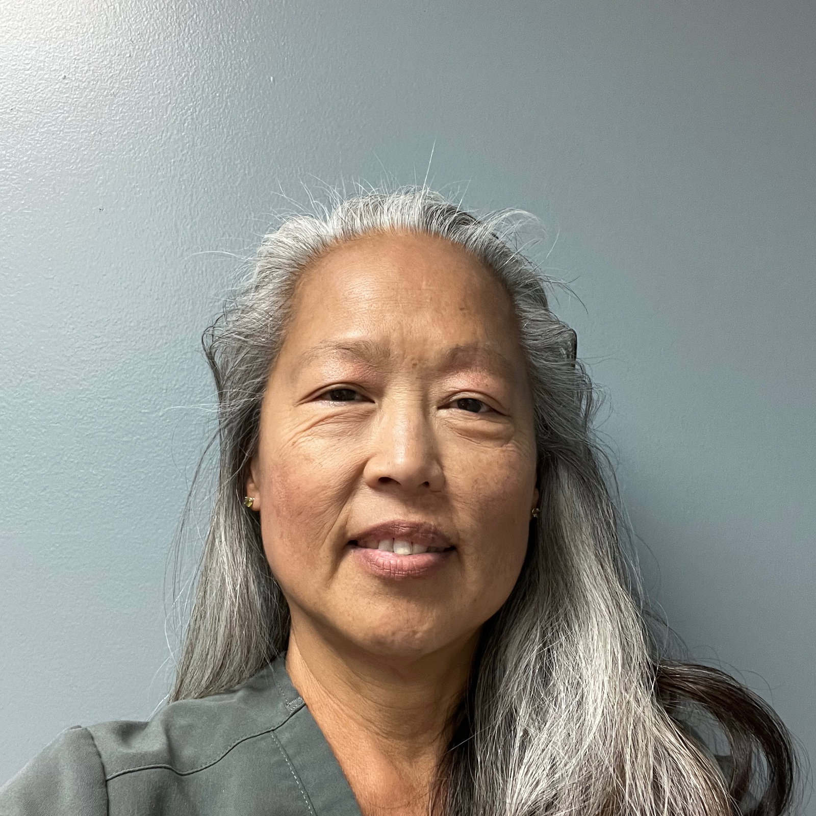 Yoyen  Lau 