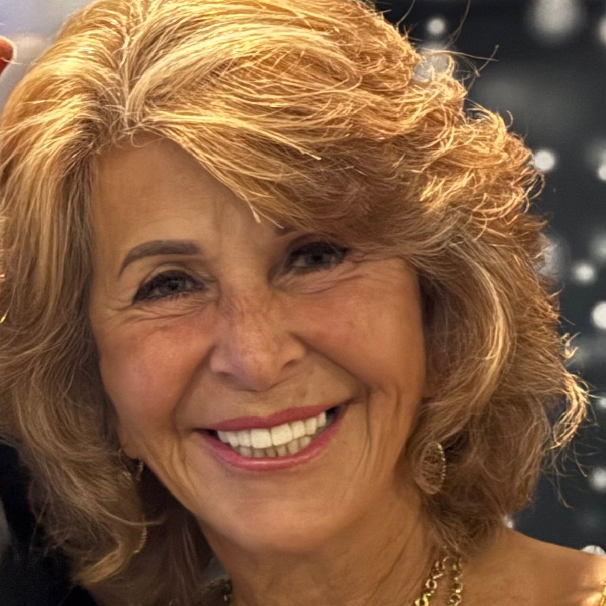 Val  Thomopalos 