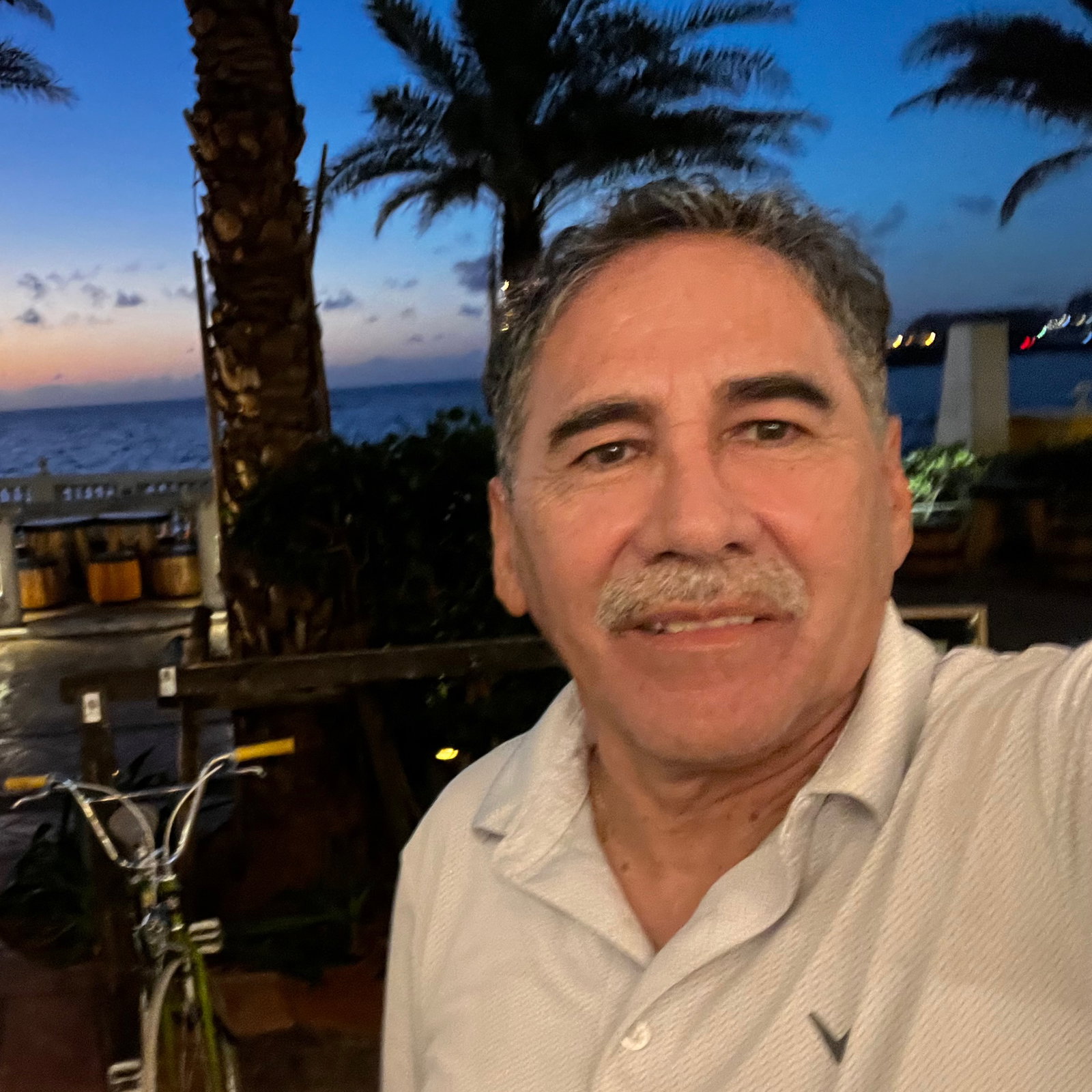 Robert  Ramirez 