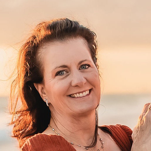 Carol  Gavin 