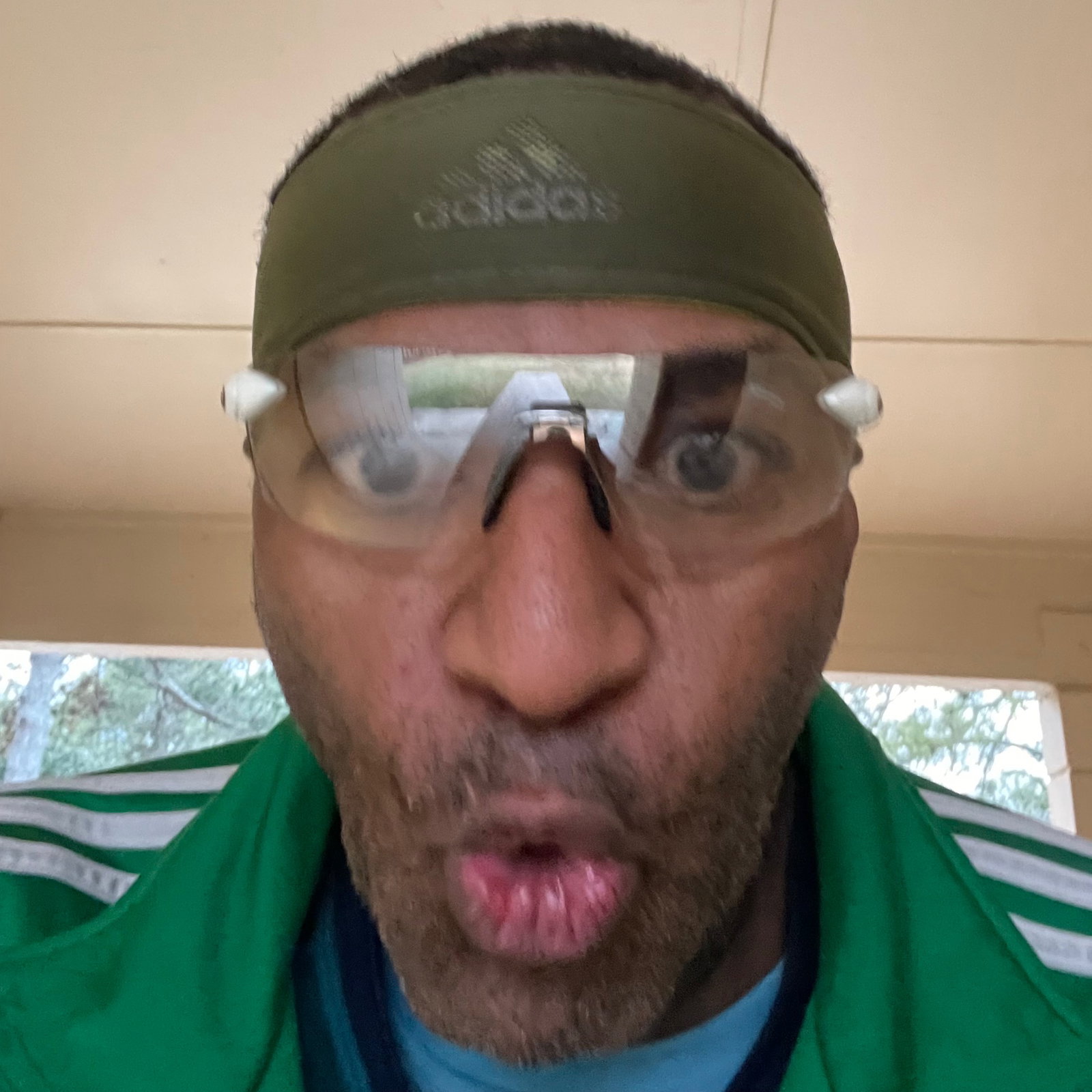 Anthony  Holmes 