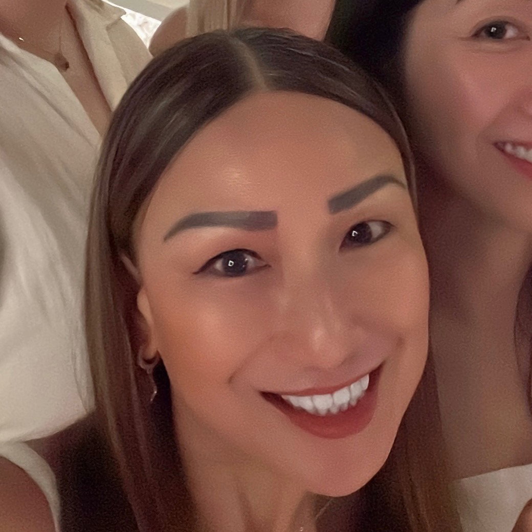 Debbie  Leong 