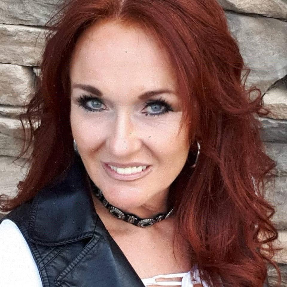 Della  Curry 