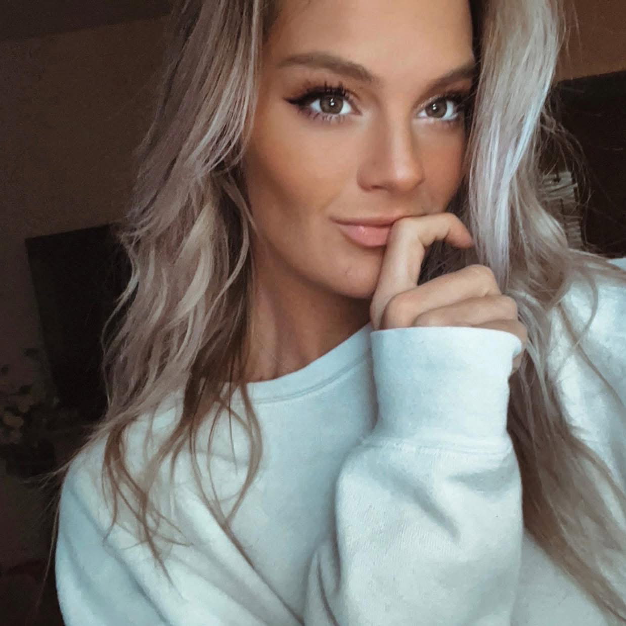 Chrissy  Greer 