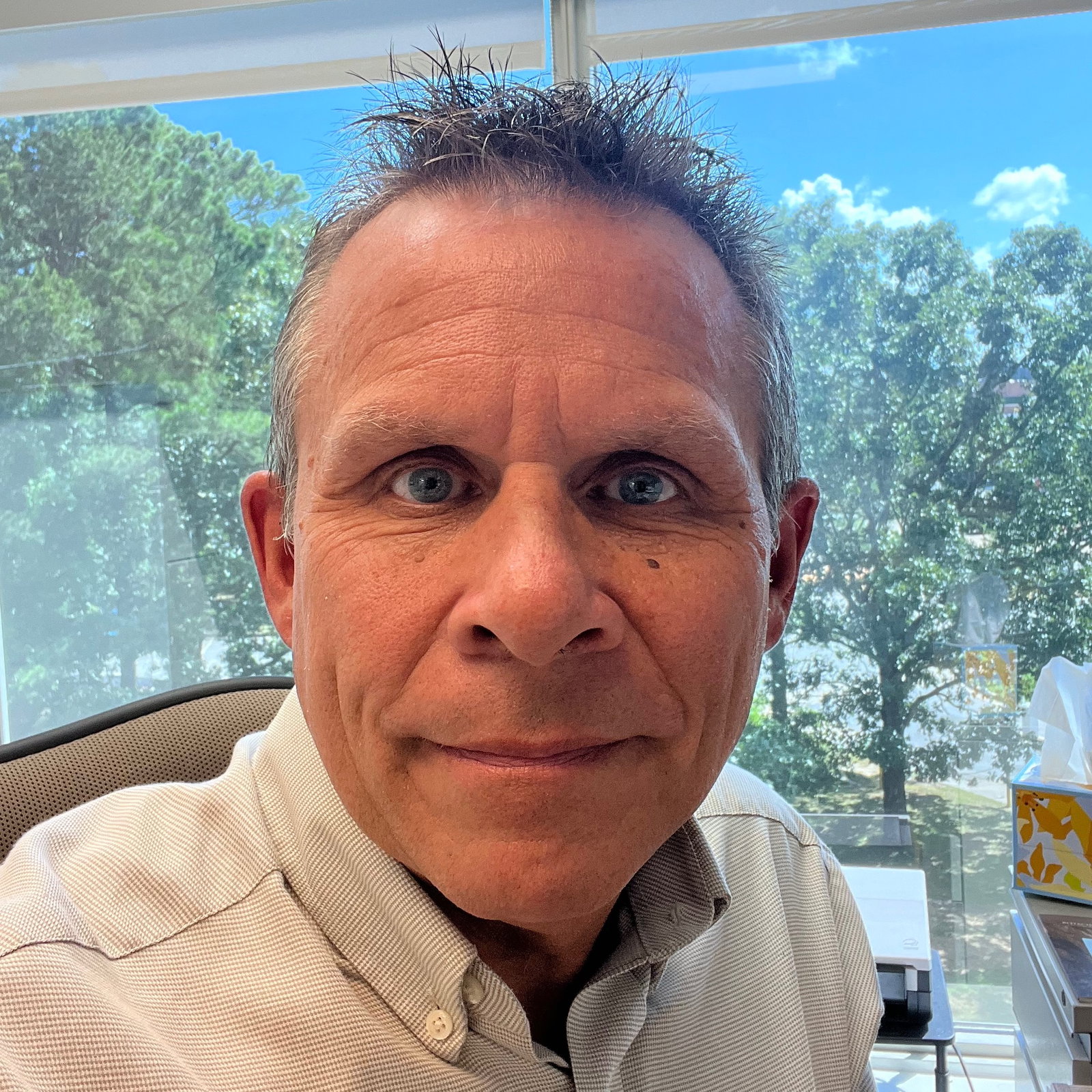Brian  Thompson 