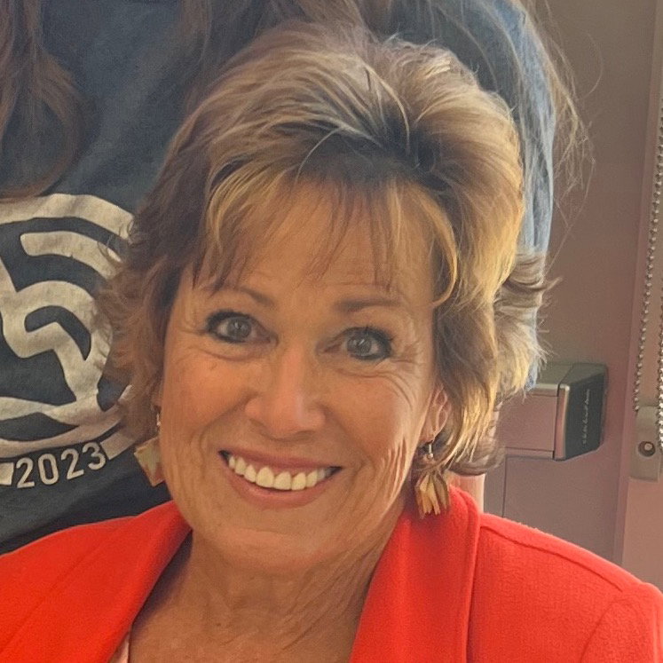 Lezlie  Evans 