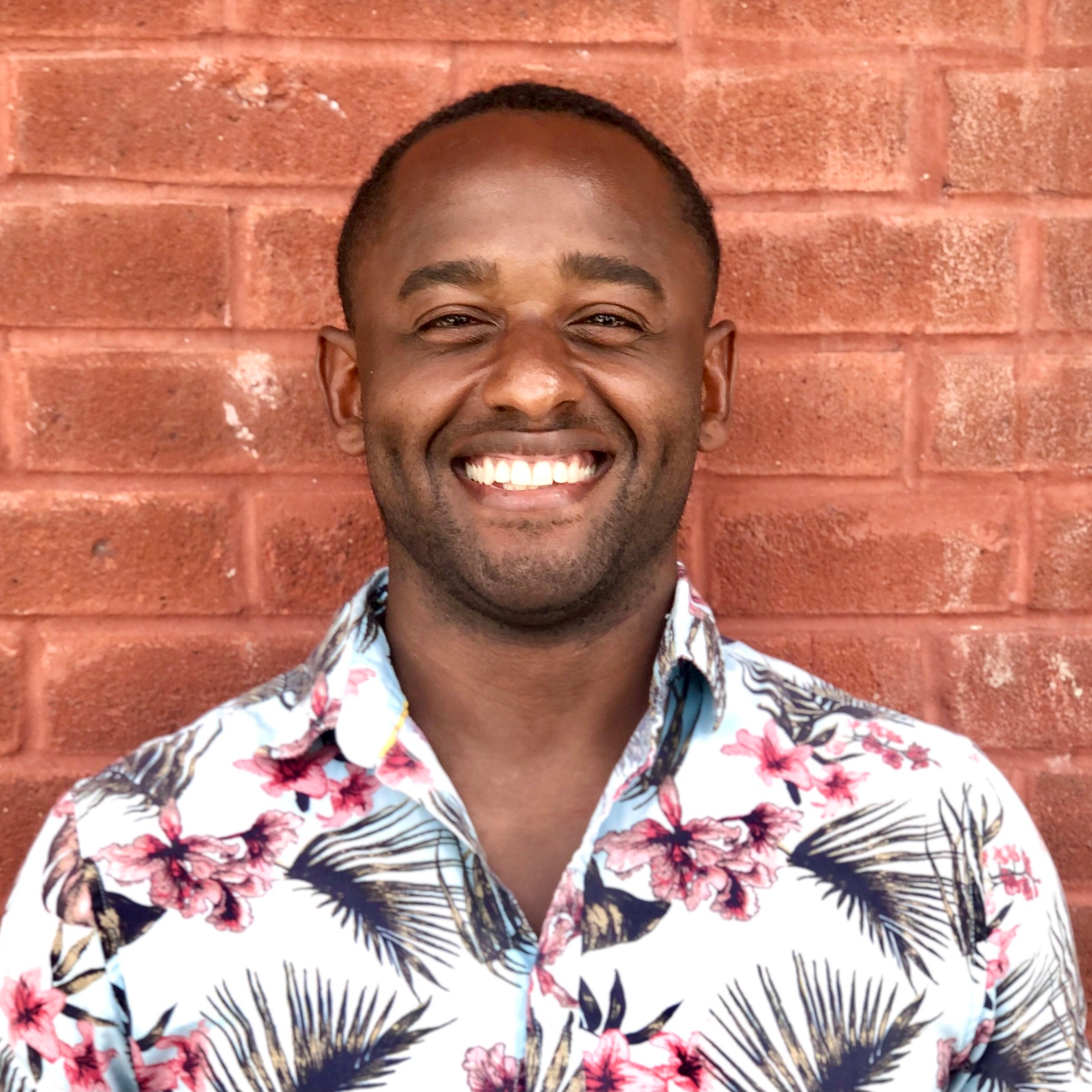 Daniel  Davis 
