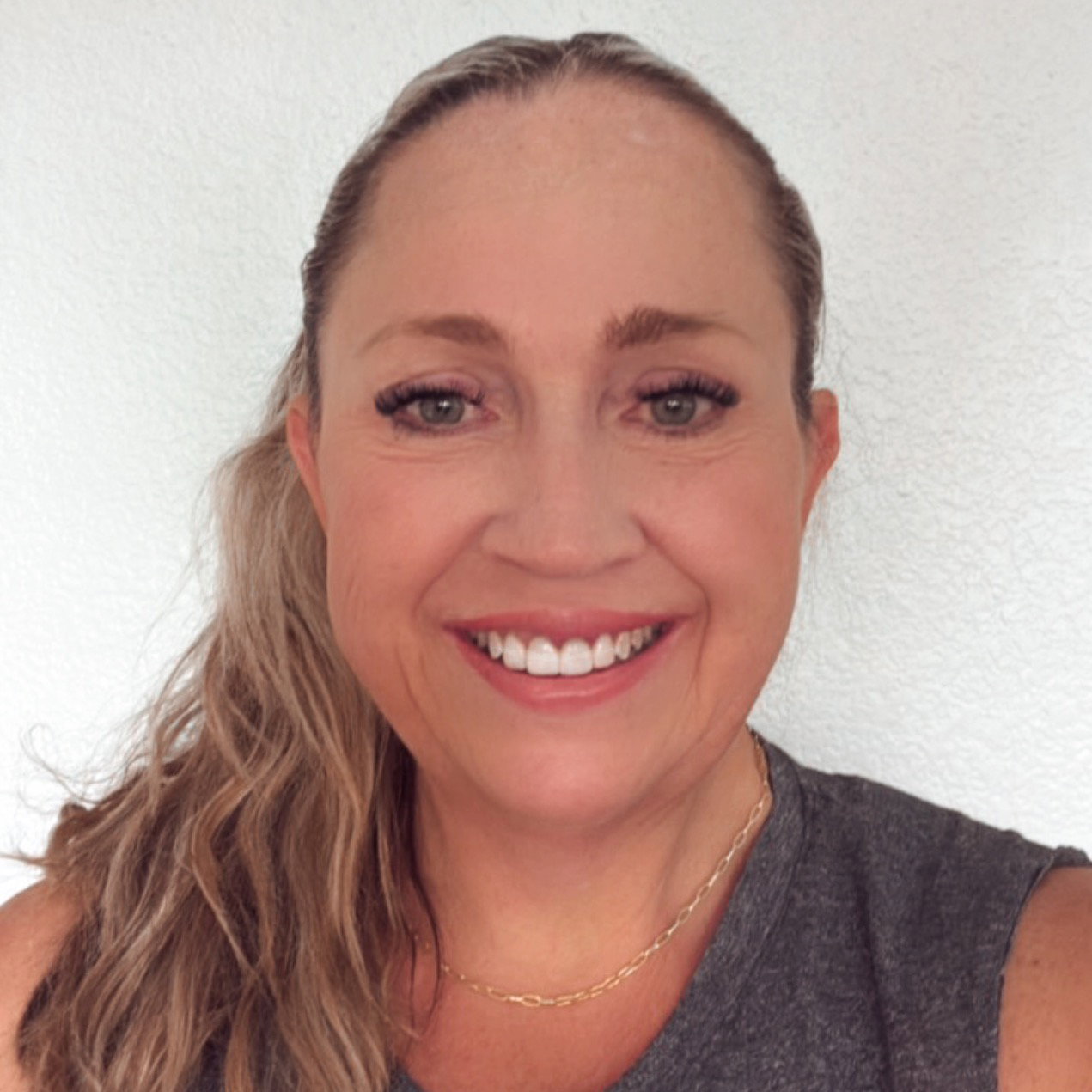 holly  Sanders 