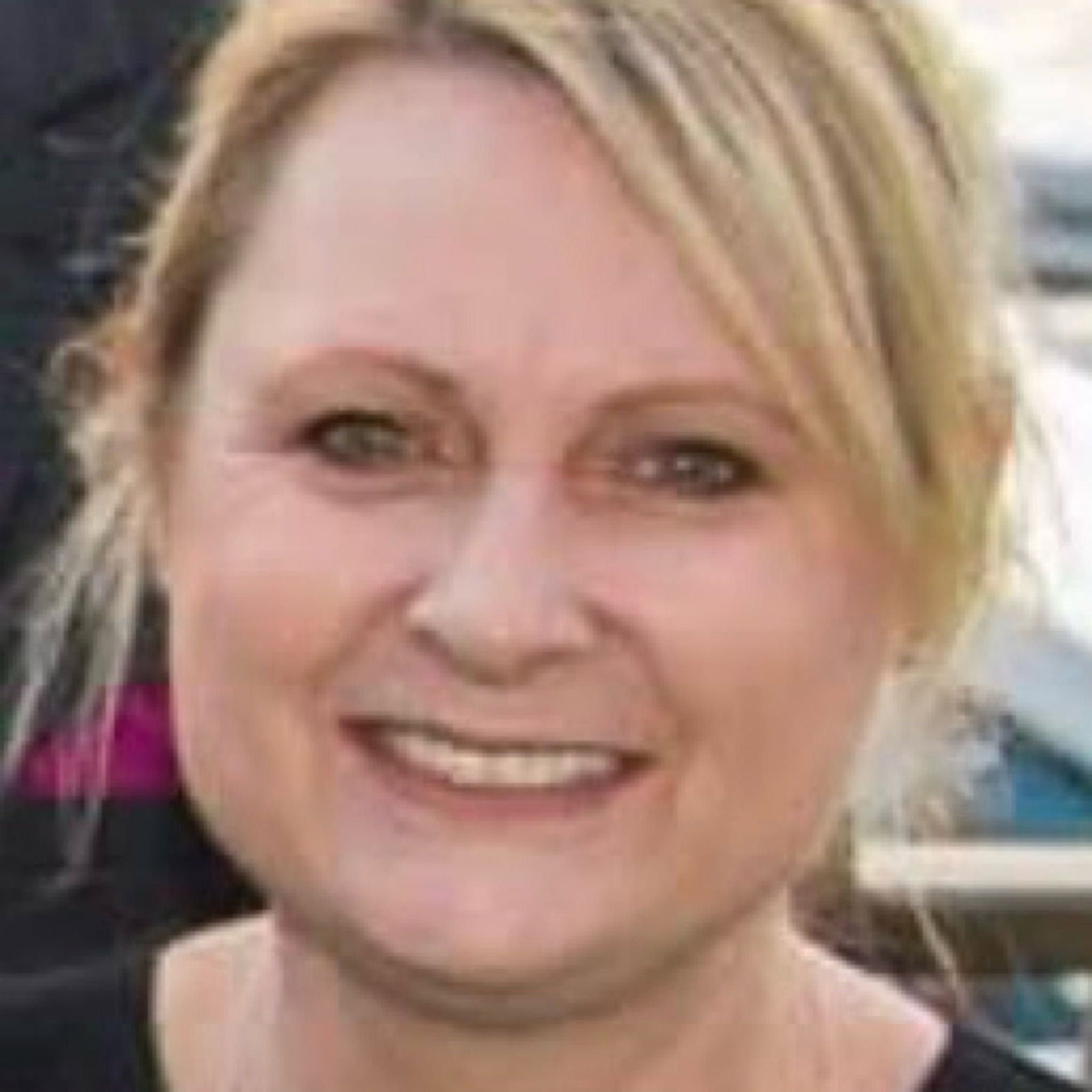 Vicki  Thompson 