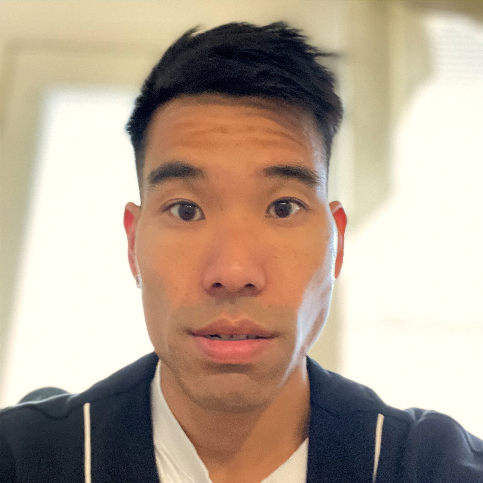 Daniel  Hoang 