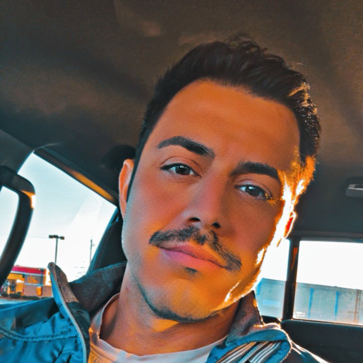 Armando  M 