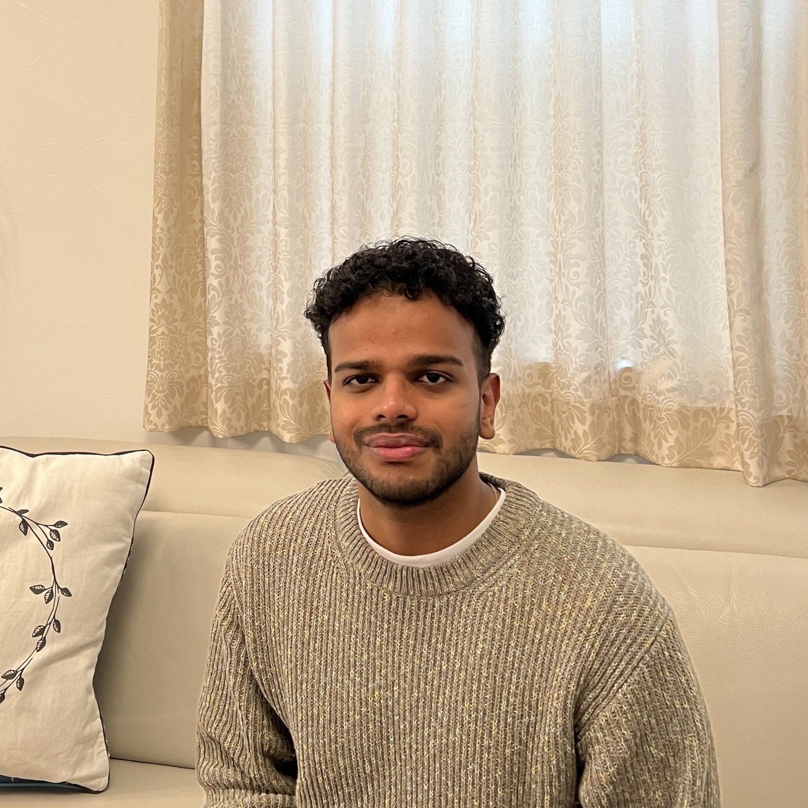 Thayalan  Kundralan 