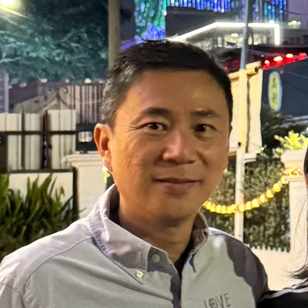 Alex  Tan