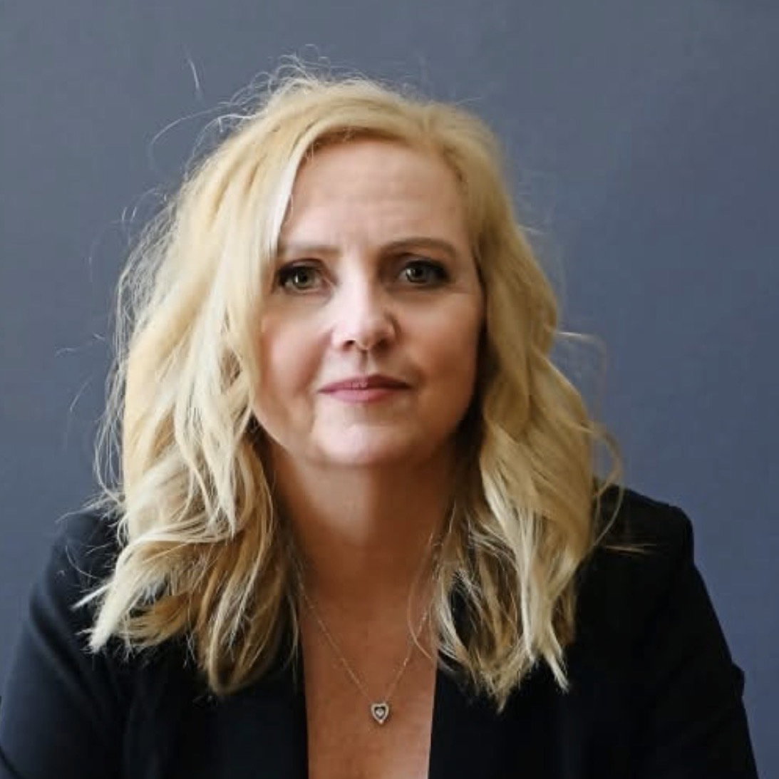 Cindy  Howarth 
