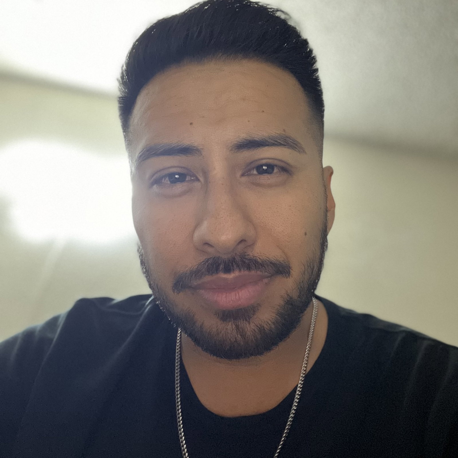Larry  Espinoza 