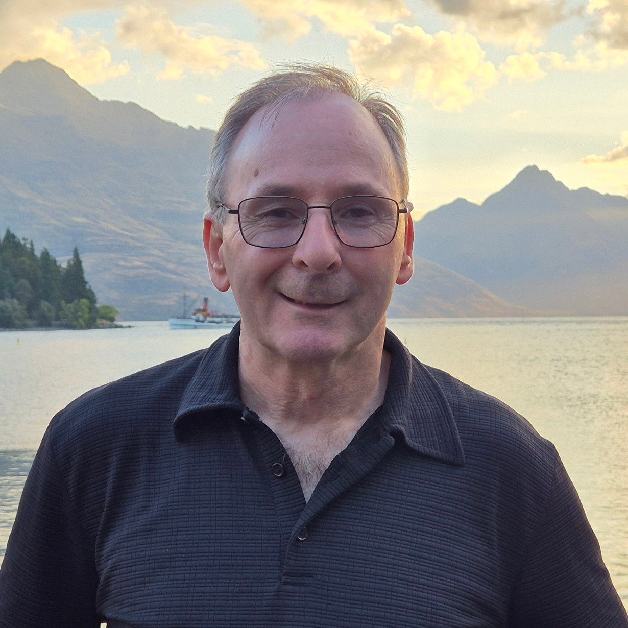 Ian  Ellis 