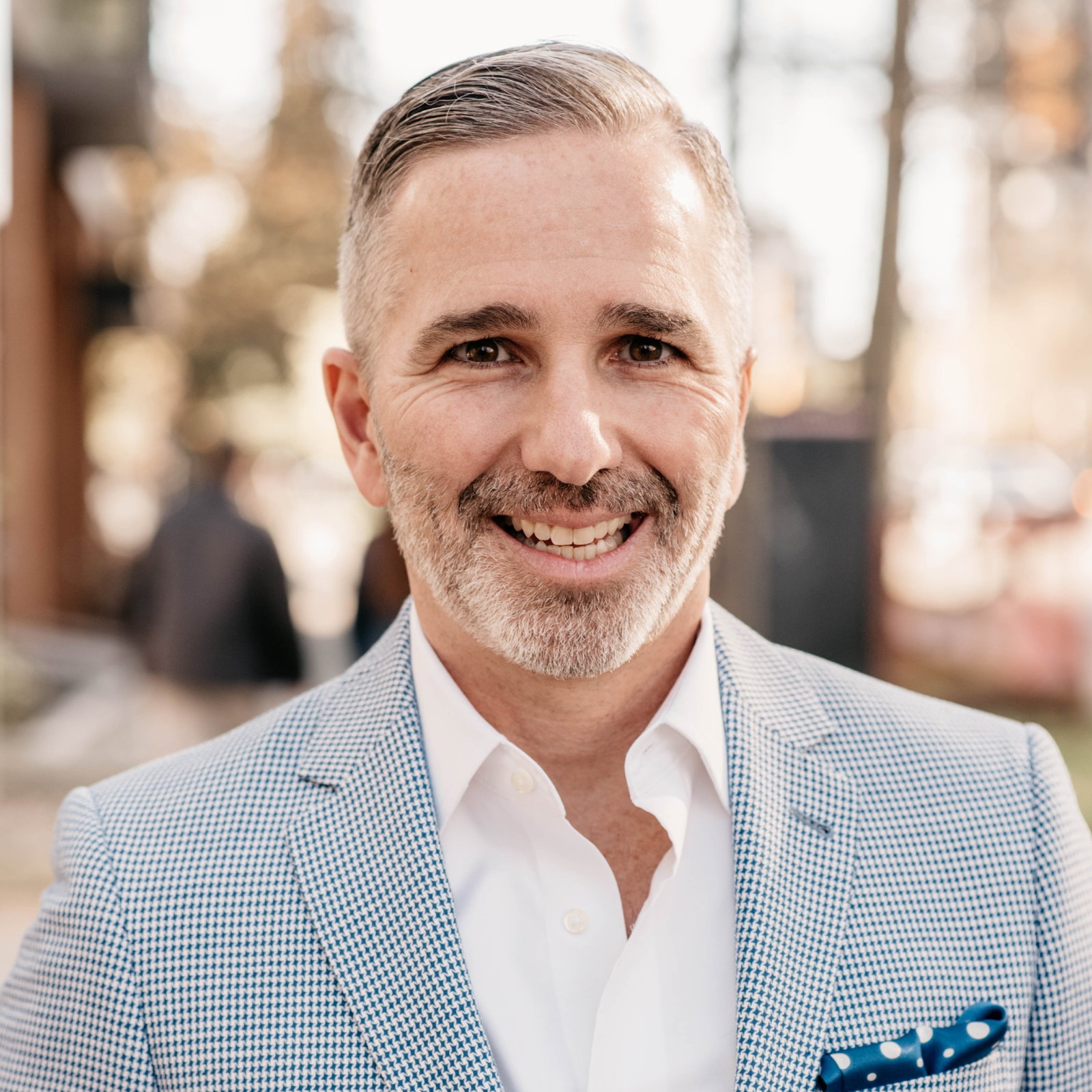 Mike  Desjardins 